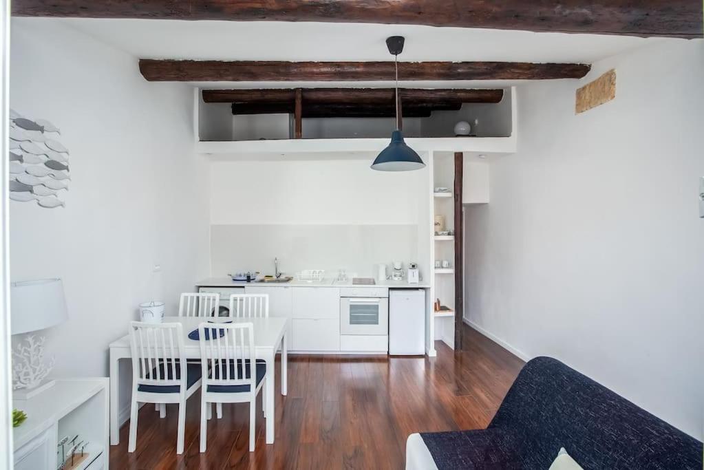 マルセイユAu Coeur Du Panier Avec Terrasse 2 A 4 Personnes Climatisationアパートメント エクステリア 写真